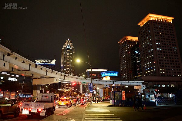 新板特區三環三線夜景。(好房網News記者 陳韋帆/攝影)