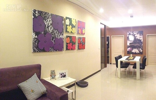 4.安迪沃荷的花朵畫作，色調活潑替室內增添生氣。
