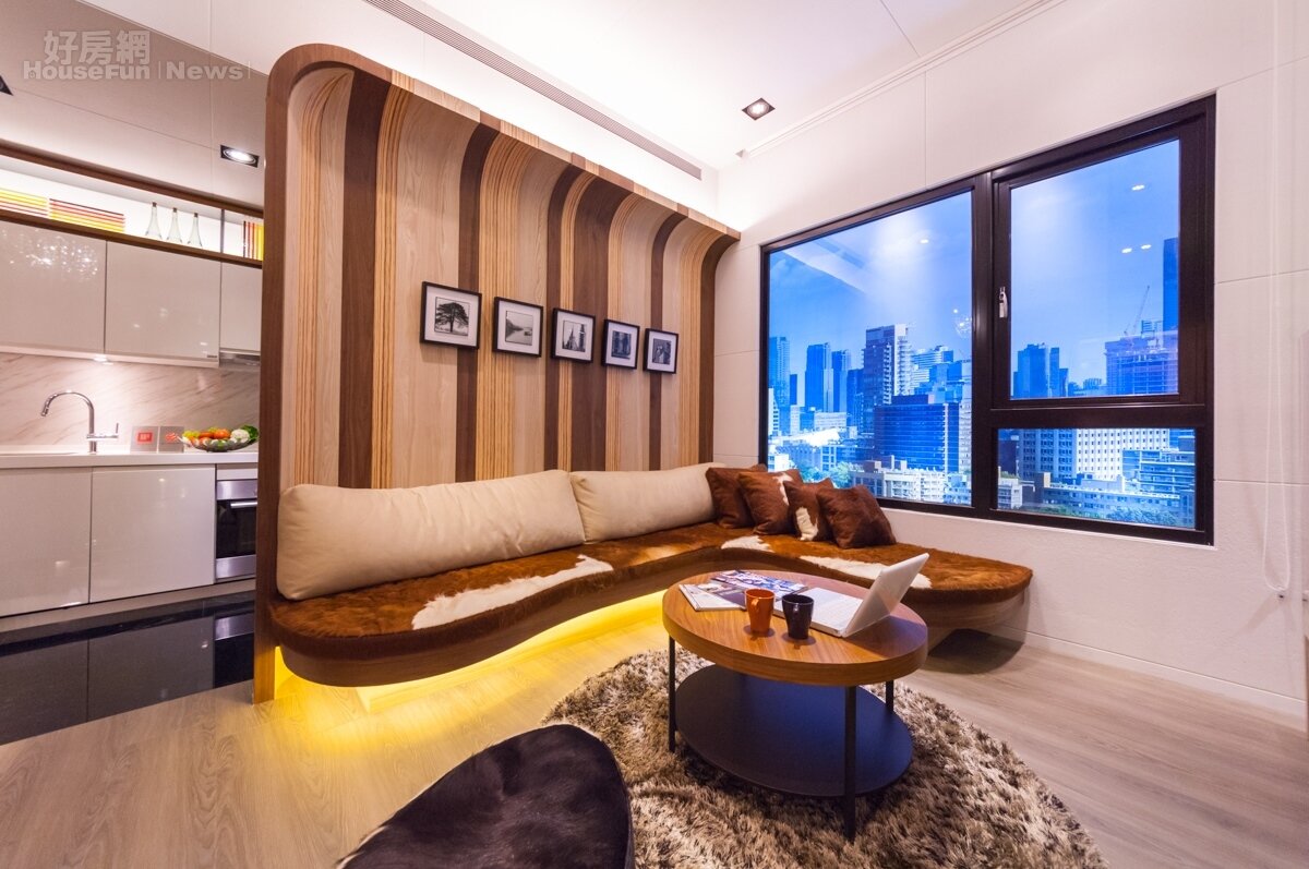 若是買到的是高樓層的房子，再加上大面積的玻璃，夜晚看出去真的彷彿置身於曼哈頓一樣。