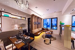 現在許多標榜不婚的人，首購新宅大都會傾向於小坪數套房格式，一來是生活空間不需要這麼大的地方，二來在房貸負擔上也比較能夠承受。
設計師林瑞冠著眼於單身貴族的生活品味與多國旅遊生活經驗為主要出發點，將室內僅十三坪的小套房營造出「現代紐約風」，透過俐落大器的線條，搭配沈穩藝術色系，如同生活在紐約中那種具有冷冽感覺又營造出現代與舊有交會的都會風格。