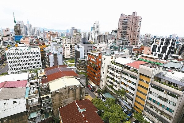 去年不少人為了避開房地合一實價課稅,贈與熱潮湧現。 圖/報系資料照