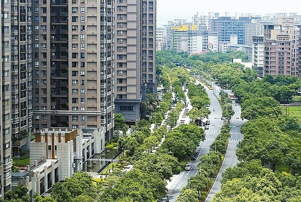 現階段房市的賣壓相當沉重，房價下跌機會相當大。 圖／報系資料照