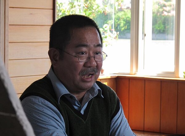 資深藝人趙舜前年過世,遺孀日前上節目透漏,因為兩個女兒考上大學,房東少收2個月租金作為姊妹的獎學金,讓她好感動。(翻攝自臉書)