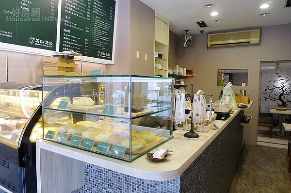 4.19坪大的空間打造得相當溫馨,吸引不少路過的客人駐足。