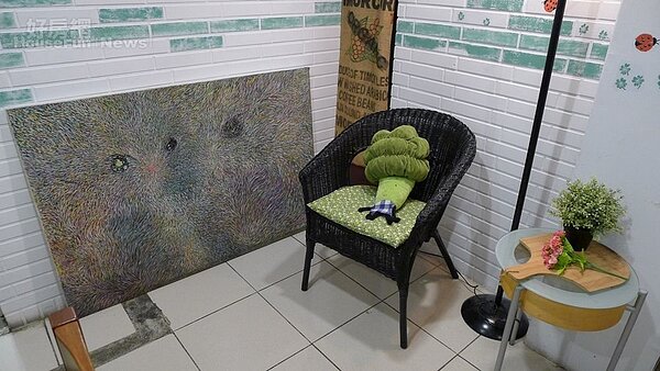 6.角落擺放著名人畫作,讓店內更有藝術氣息。