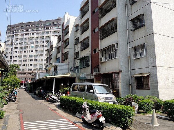 租屋前仔細試算,高雄老公寓價格平易近人「租不如買」。(高雄市政府提供)