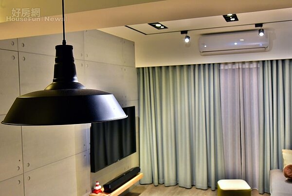 3.包括客廳天花板軌道燈、餐廳吊燈等元素，也是Jay理像中工業風居家必備要素。
