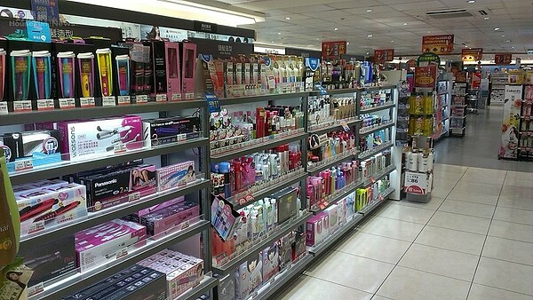 薪水凍漲、物價上漲,小資族勒緊荷包過日子。(好房網News記者賈蓉/攝影)