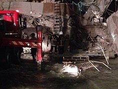 台南永康區永大路地震倒塌。（網友提供）