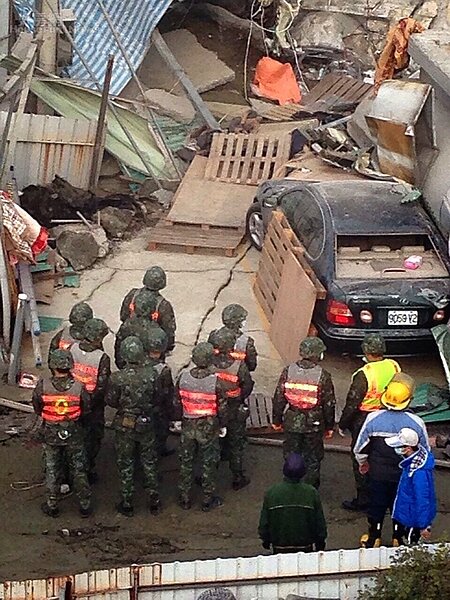 台南永康區永大路大樓倒塌 (網友Sophia提供)(瑩華老公拍的，可用)