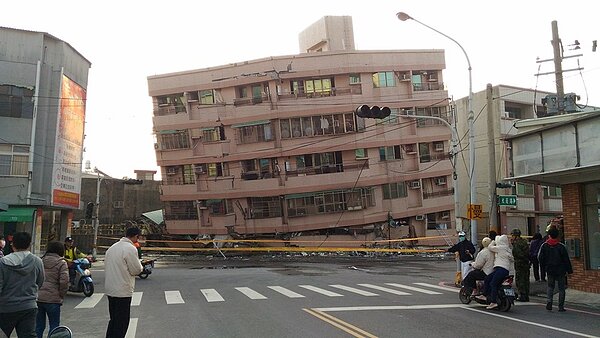 台南歸仁地震倒塌（翻攝自爆料公社）