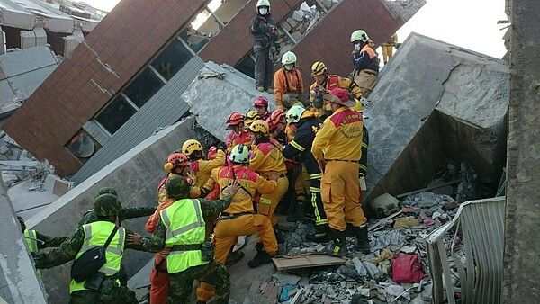 南台大地震過80小時，搜救人員不放棄任何搶救機會。 圖／南投縣政府消防局