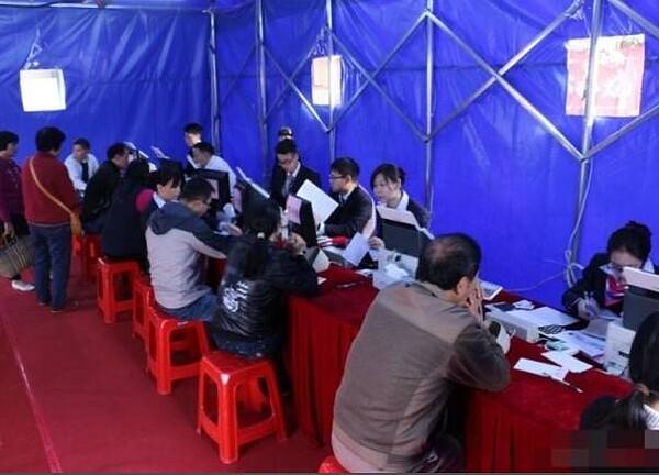 大陸佛山土豪村再現。(圖/擷取自東網)