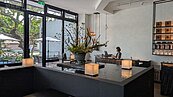 全新花蓮版春水堂！清水模建築享茶館時光