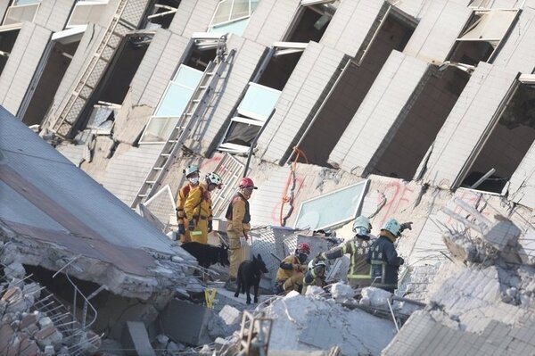 台南永康區維冠大樓災情慘重。 報系資料照