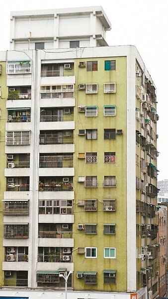 高雄市有6千棟老舊大樓，市長陳菊宣布要體檢老舊大樓的耐震力。 記者謝梅芬／攝影