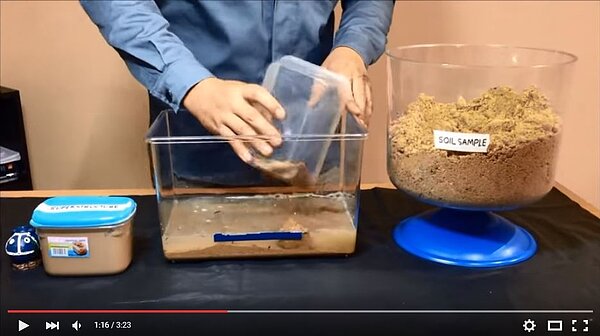 土壤液化模擬畫面。（翻攝自Youtube）