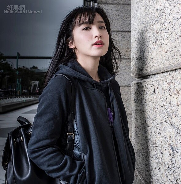 1. 身兼專業平面模特兒、舞蹈老師助理與歌手多重身份,Fina菲奈也立志朝全方位藝人目標邁進。