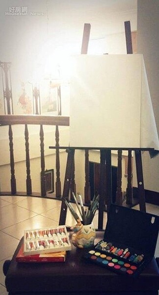 6. 因為媽媽迷上畫畫,小閣樓目前也已擺了專業畫板及畫架。