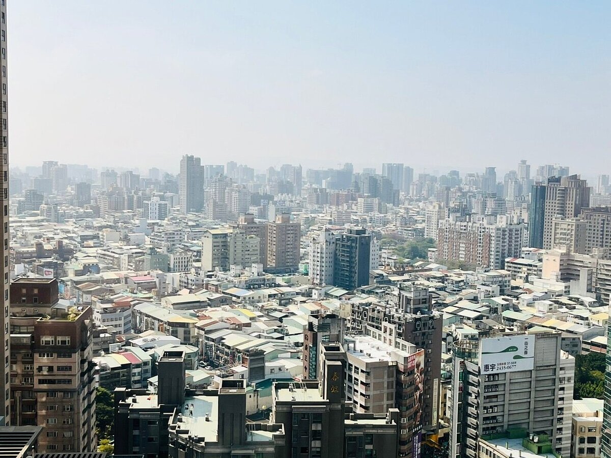 竹北高鐵與重劃區房價連年飆漲,一名手握400萬元資產的網友在房地產板發文請益。圖/記者游智文攝影