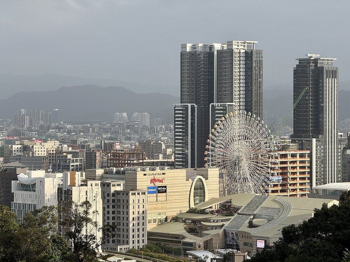 屏東潮州近10年人口雖減少千人,但因小家庭化趨勢導致戶數逆勢大增近2成,加上高雄房價外溢效應,吸引鳳山與大寮購屋族轉往潮州,讓當地房價6年內從每坪16萬元暴漲至27萬元。房市示意圖/聯合報資料照
