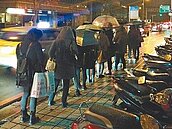 尖峰擠公車　內科「不可能的任務」