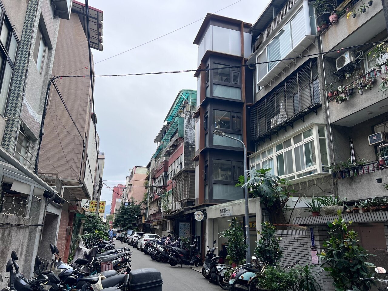增設電梯涉及新增建築面積，將納入房屋現值計算。圖為北市大安區和平群賢華廈。記者林佳彣／攝影 