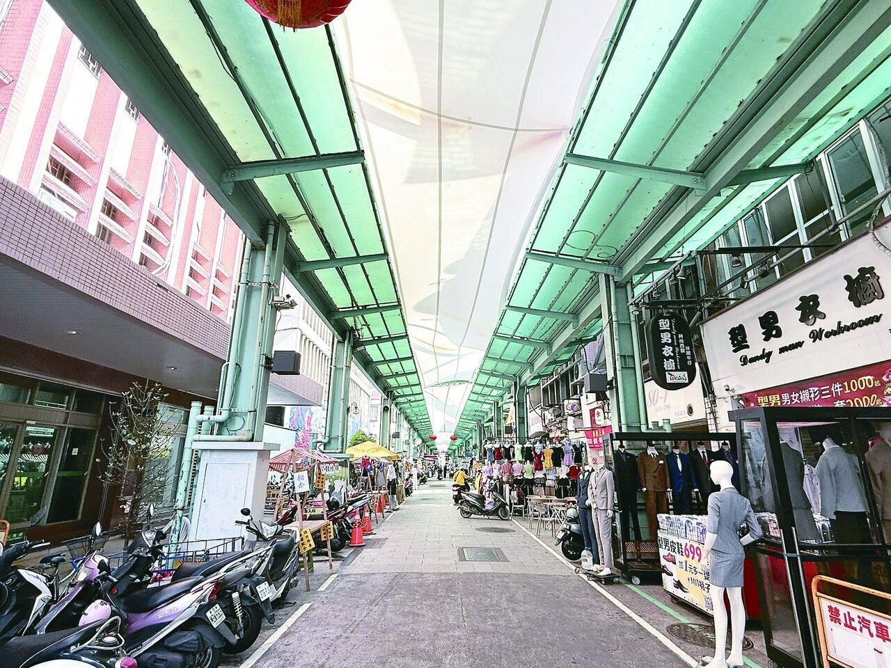 美麗島站周邊六合夜市、南華商圈與新興市場等因捷運施工和商圈移轉逐漸沒落。記者宋原彰／攝影 