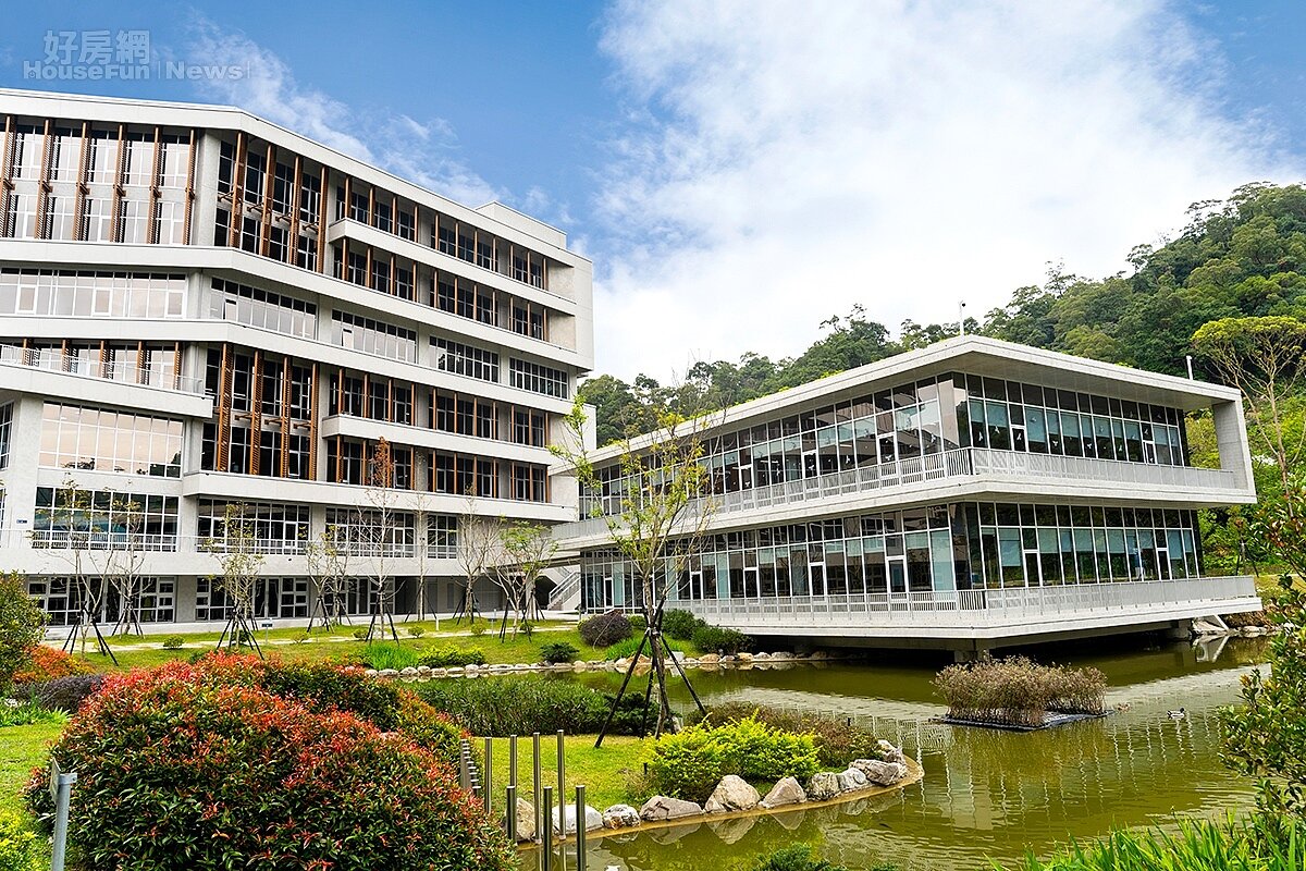 政大「達賢圖書館」大量使用高強度清水混凝土，堪稱全台量體最大、最堅固的清水美建築。圖／國產建材實業提供