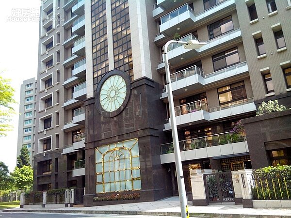 4「巴黎花園」外觀氣派，為大直知名豪宅。
