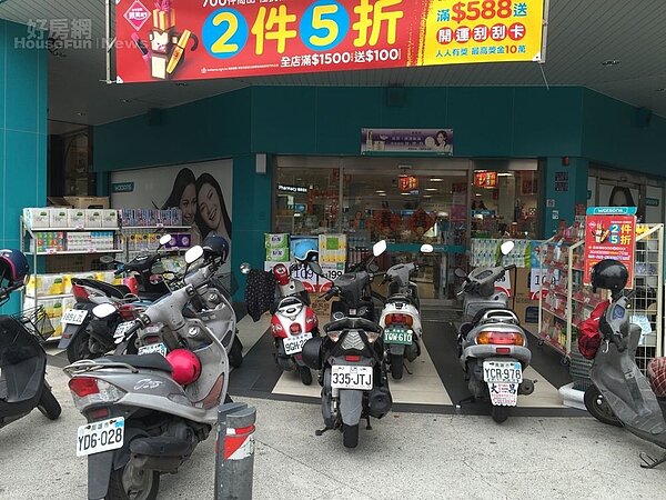 台北取締機車違停較嚴格,在人行道上停車的狀況較少。(好房網News記者林美欣/攝影)