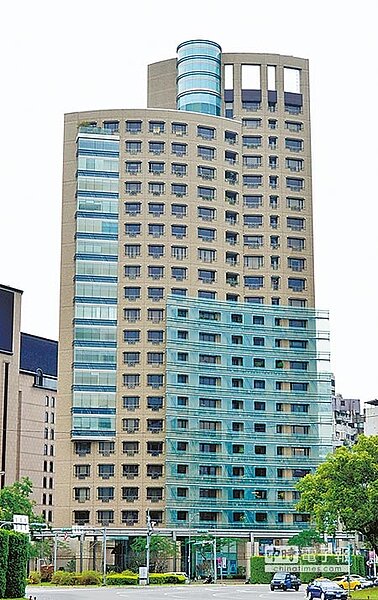 潤泰集團打造的北市指標豪宅潤泰敦仁,去年10月4樓以總價2.68億元成交,據了解,買方是尹衍樑獨子尹崇堯。圖/顏謙隆