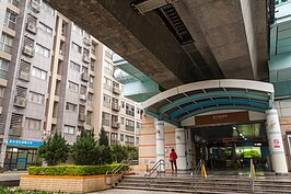 八達通-環遊市萬芳站，就在萬芳醫院下一站，位於萬芳往木柵道路上。