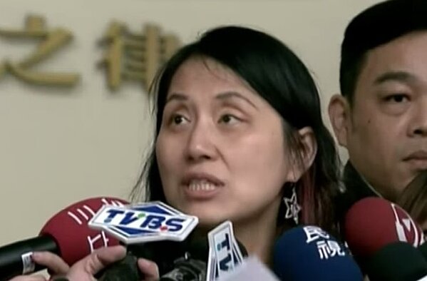 [問卦] 現在房東進化到連租約都不簽兩份了喔？