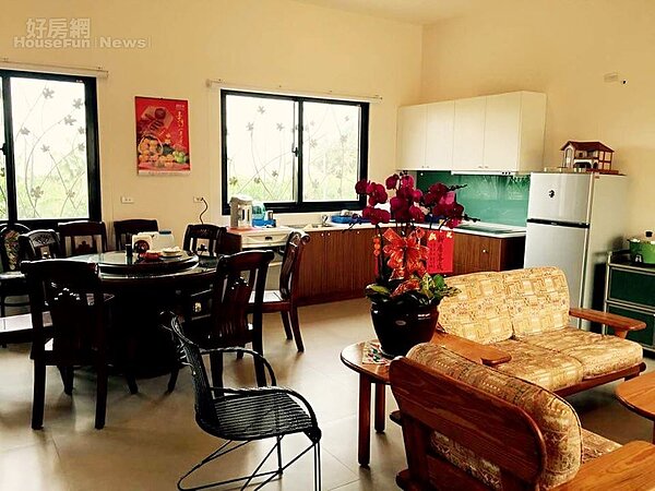 6. 簡潔樸雅的客、餐廳與開放式廚房。