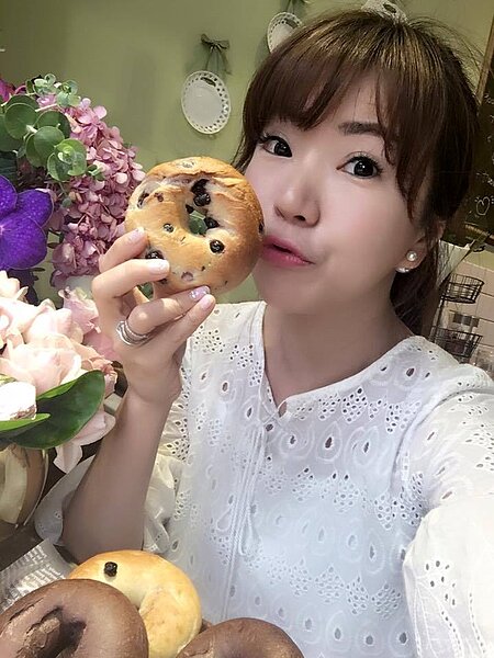 知名部落客女王婚後常在粉絲團上分享美食,日前則提到自己良好的理財觀來自媽媽。(翻攝自女王粉絲團)