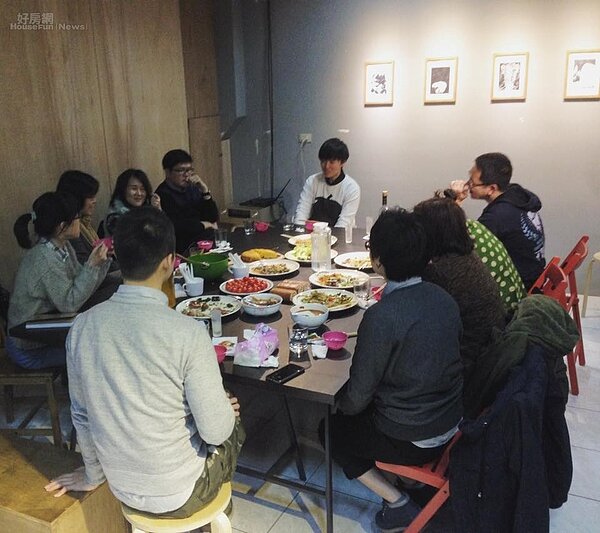 9. 讓社區居民與作家交流的獨字辦桌現場。