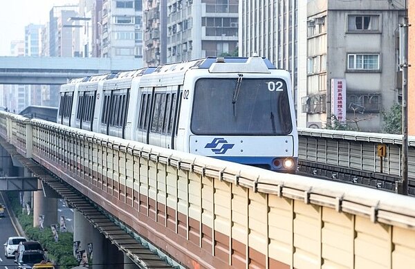 為改善內湖交通,北市交通局開處方籤,8月至10月將進行內科綠色運輸試辦計畫,捷運早鳥優惠方案出爐,民眾只要在試辦期間的平常日上午7時至8時30分,在捷運西湖站、港墘站出站,就享有單程票4折的優惠。 聯合報系資料照