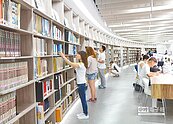 36公尺長書牆　林口圖書分館傲視全台