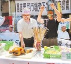 抗議拆屋　果菜市場徵收戶斬雞頭