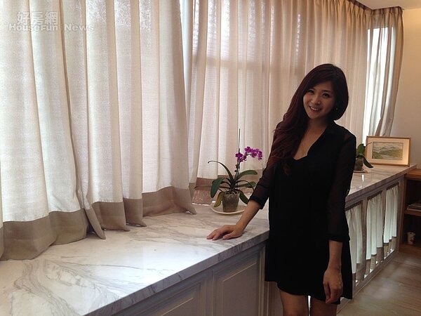 4.裝修時把原本的客廳陽台往外推,看起來空間更大。