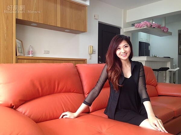 2.客廳採光良好,白天不用開燈也很亮。