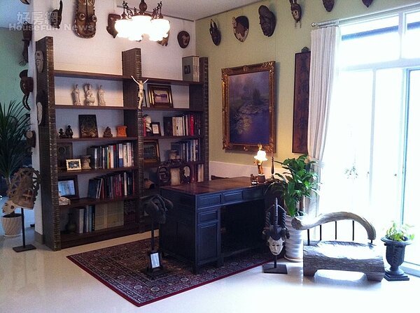 5. 葉繁榮收藏許多非洲原始部落面具。