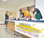 寄養爸必修課　陪玩耍、包尿布