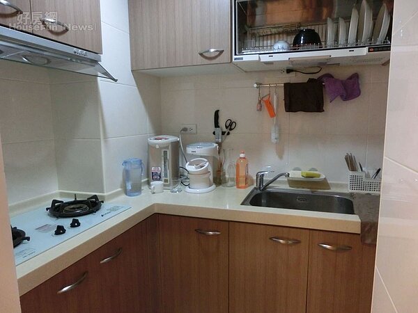 7. 小巧的廚房五臟俱全,方便潔哥可以簡單下廚。