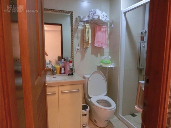 8.	衛浴空間採乾溼分離，保持乾淨清潔。