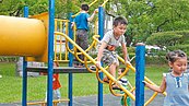 沙坑、小鹿、溜冰場…　鹿港兒童公園人氣王