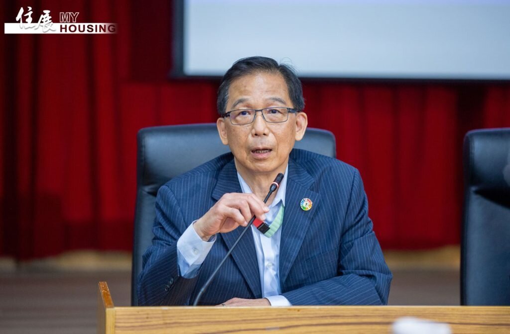 綜合座談由住展雜誌副社長藍文聰主持,與談人從房市、都更、營造、綠色金融與AI轉型等角度交換觀點。圖/黃威彬