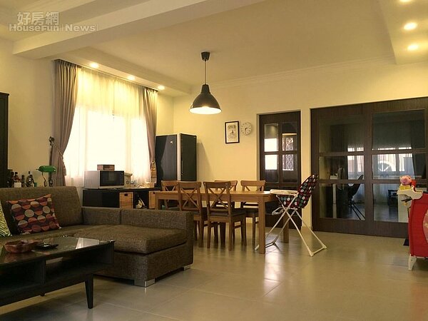 3.洪元建目前位於汐止的住家空間約66坪,以三人小家庭來說算是相當大。