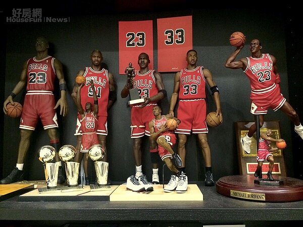 7. NBA公仔中最經典的是在1996年寫下72勝紀錄的芝加哥公牛隊,當時陣中三巨頭Jordan、Pippen、Rodman的12吋人偶。